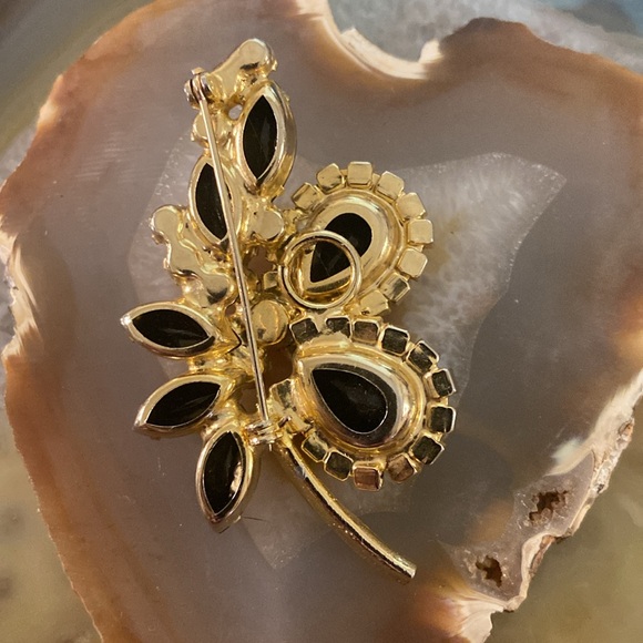 Xxsoldxx Vintage D&E Juliana gold & black brooch EUC 1.5" x 2.5" - Picture 3 of 17